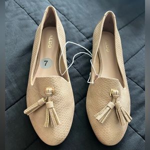 ALDO faux alligator skin ballet flats with tassels beige/tan size 7